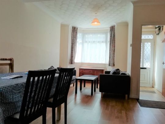 Kingsland Terrace, Treforest - Photo 1