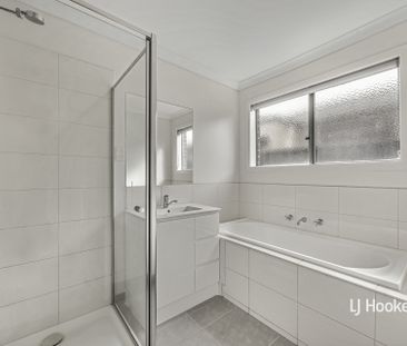 11 Grovedale Way, Manor Lakes VIC, Belconnen - Photo 6