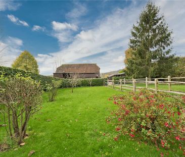 An idyllic country cottage on a working farm with an enclosed garde... - Photo 6