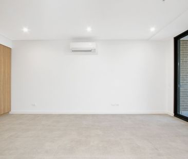 Near new, 2 bedroom apartment available - Photo 4