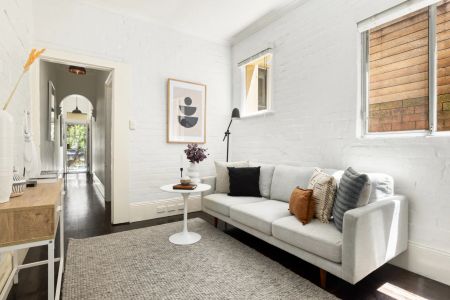 Classic worker's terrace with rear lane access to parking - Photo 3