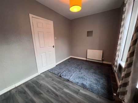 16 Runnymede Parade, Belfast, BT12 6NF - Photo 3