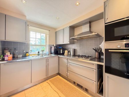 3 bedroom semi-detached house to rent - Photo 4