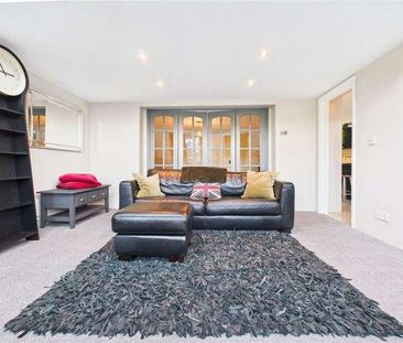 College Lane, East Grinstead, West Sussex, RH19 - Photo 3