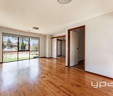 13 Micheline Street, TULLAMARINE - Photo 5