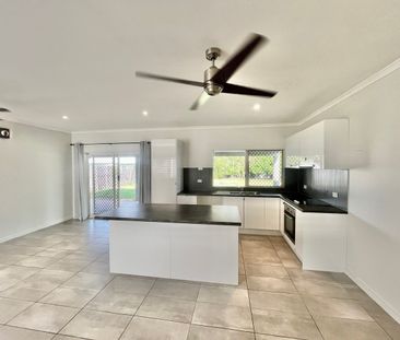 FREE SOLAR - FREE INTERNET - Photo 1