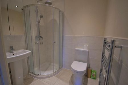 2 bedroom apartment to rent - Photo 5