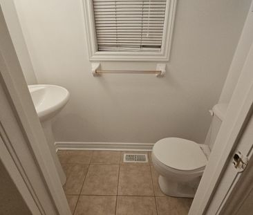 For Lease - 27 Frost King Lane, Toronto, Ontario - Photo 3