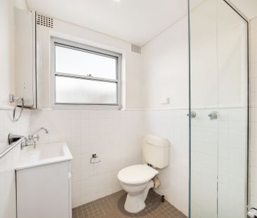 ONE BEDROOM APARTMENT IN PRIME LOCATION - Photo 3