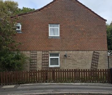 4 bedroom semi-detached house to rent - Photo 4