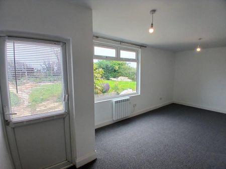3 bedroom detached bungalow to rent - Photo 5
