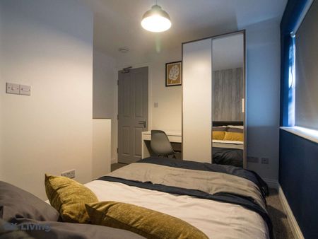OX Living is proud to present this high-quality 6-bedroom co-living property, perfect for working professionals looking for stylish, stress-free living. - Photo 4