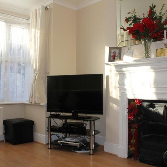 3 Bed End Terrace, Lakehall Road, CR7 - Photo 1