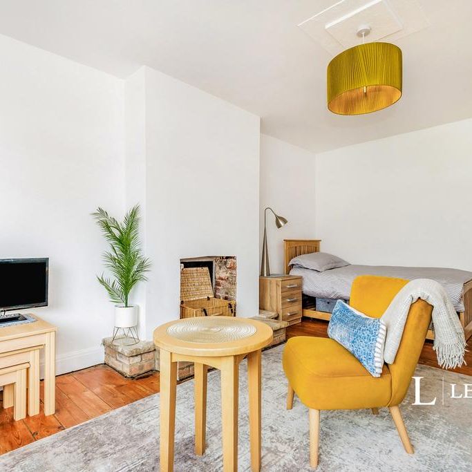 Studio to rent - Photo 1