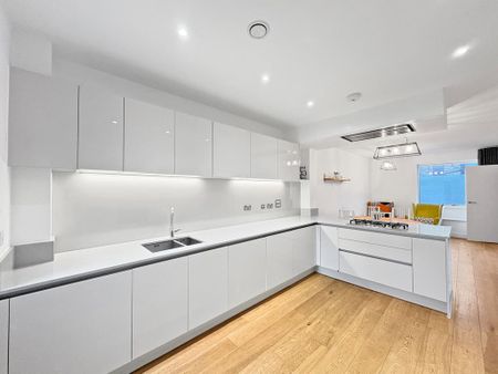 3 bedroom terraced house to rent - Photo 3