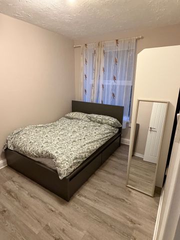 Room in a Shared Flat, Deloraine House, SE8 - Photo 3