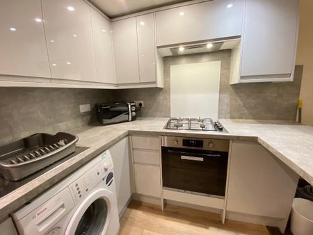 3 bedroom flat to rent - Photo 2