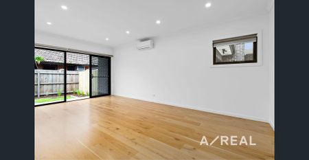 Stylish Two-Bedroom Retreat in Prime Preston Location - Photo 2