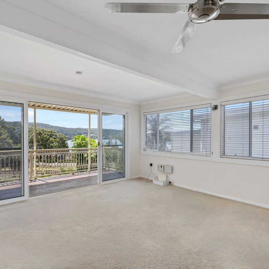 A Holiday-Style Lifestyle by the Water - Photo 1