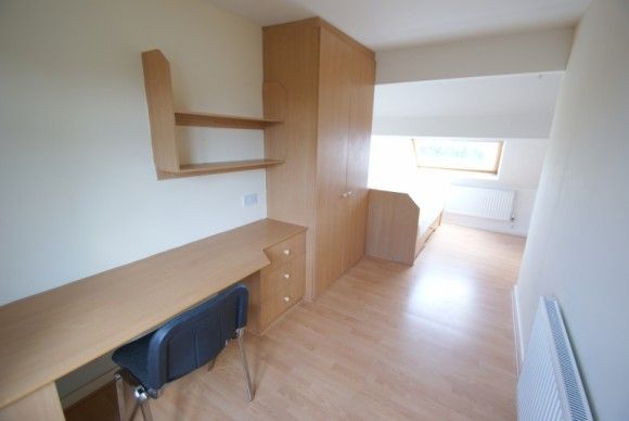 7 Bed - Becketts Park Crescent, Headingley, Leeds - Photo 1