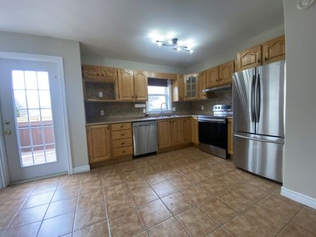 125 Sheppards Run – Charming 4 Bedroom Duplex in Beechville Available for February 1st 2025 - Photo 2