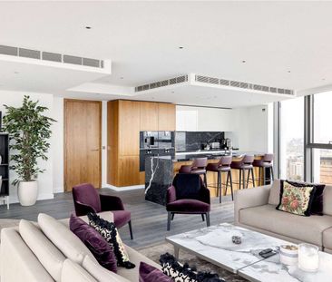 Exquisitely finished, is this luxurious four-bedroom apartment boas... - Photo 2