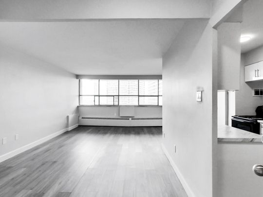 For Lease - 65 Thorncliffe Park Drive Unit# 907, Toronto, Ontario - Photo 1