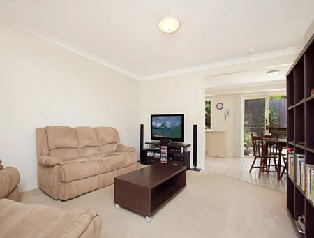10/1 Farr Jones Ct, Daisy Hill QLD 4127 - Townhouse For Rent - $580 | Domain - Photo 3