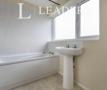 3 bedroom flat to rent - Photo 1