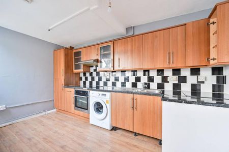 3 bedroom flat to rent - Photo 4