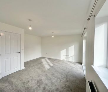 4 bedroom end of terrace house to rent - Photo 2