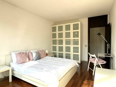 Bilocale per affitti brevi: vivere in centro circondati dal verde! Two-bedroom apartment for short-term rentals: live downtown surrounded by greenery! - Foto 3