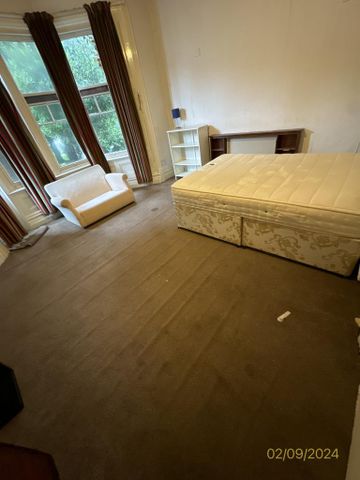 6 bedroom detached house to rent - Photo 3