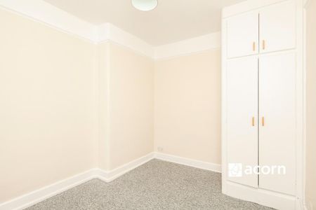 3 bedroom flat to rent - Photo 3