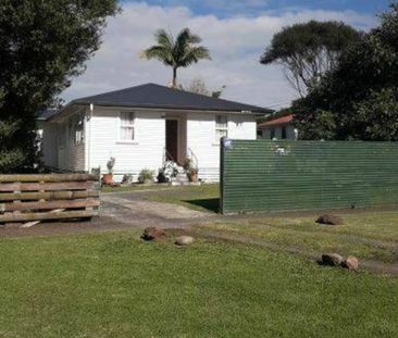 Four bedroom Family Home - Photo 4