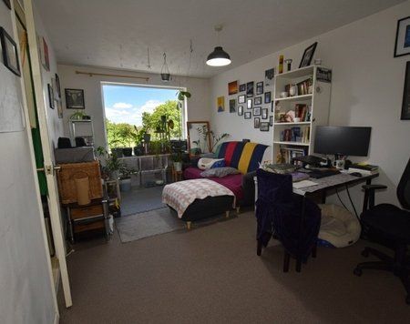 Frazer Close, Romford, RM1 - Photo 2