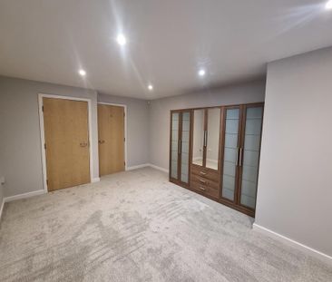 2 bedroom ground floor flat to rent - Photo 2