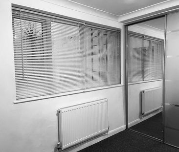 2 Bed Flat, Clarence Square, BN1 - Photo 4