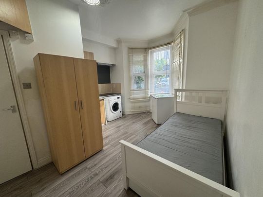 Studio to rent - Photo 1