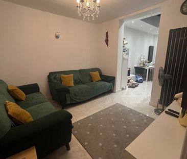 3 Bed Terraced House, Norfolk Road, IG11 - Photo 3