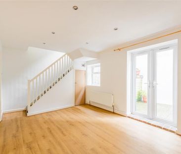 2 bedroom maisonette to rent - Photo 5