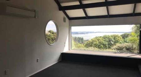 Refurbished Family Home with Panoramic Views - Photo 4