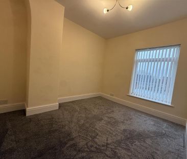 2 bedroom end of terrace house to rent - Photo 5