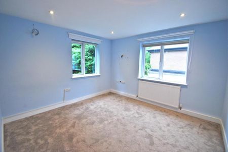 4 bedroom detached house to rent - Photo 4