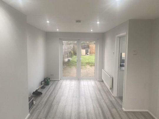 3 bedroom terraced house to rent - Photo 1