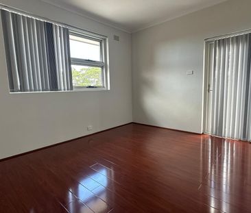 FULLY RENOVATED FLOOR 2 BEDROOM UNIT 850M TO AUBURN STATION - Photo 4
