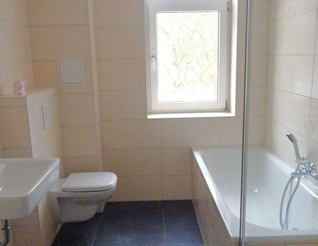 Familienwohnung * 1.OG * neu saniertes Tageslichtbad - Foto 1