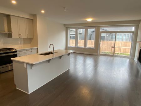 For Lease - 608 MOONFLOWER Crescent, Blossom Park - Airport and Area, Ontario - Photo 3