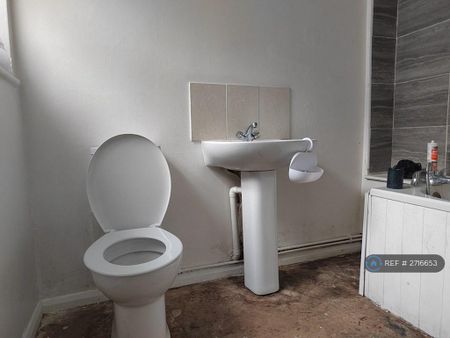 3 bedroom terraced house to rent - Photo 2