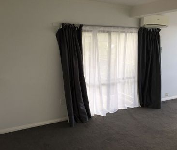 Sunny, Warm, 1 B/R S/C Flat in KEW -great views!! - Photo 2